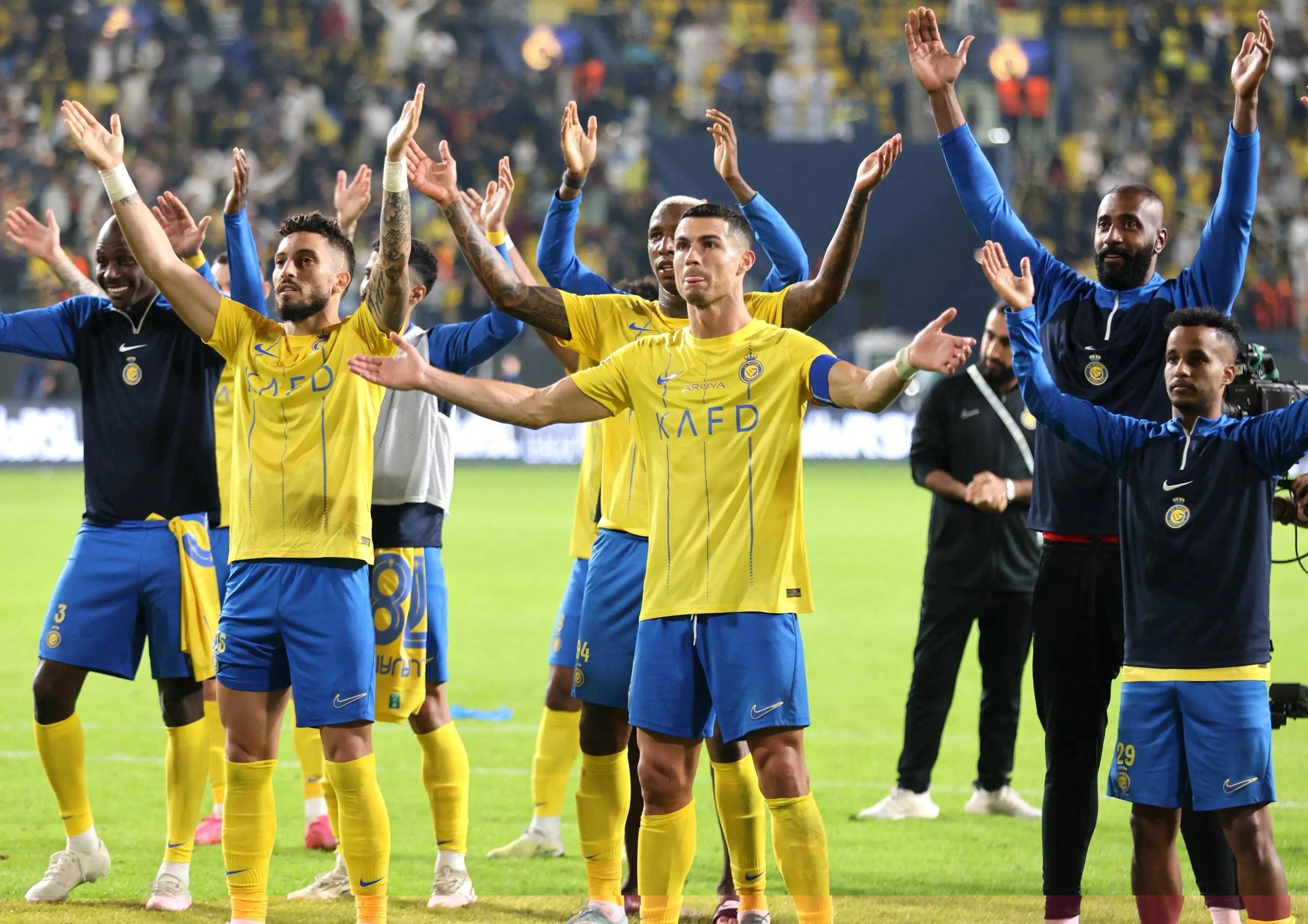 开云体育C罗遭遇十二持续失利，皇家马德里教练压力巨大！赛场气氛高涨的简单介绍