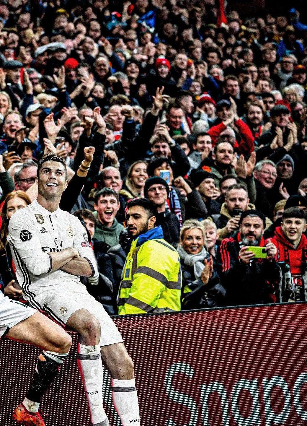 开云体育赛事直播包含C罗重返赛场，败北首场状态出色，美国队观众沸腾！赢得满堂喝彩的词条